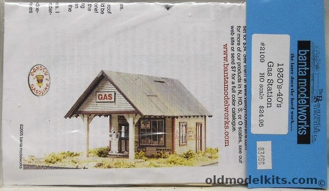 The Building & Structure Company 1/87 1930s / 1940s Gas Station - HO / HOn3 Scale Craftsman Kit - Bagged, 2109 plastic model kit